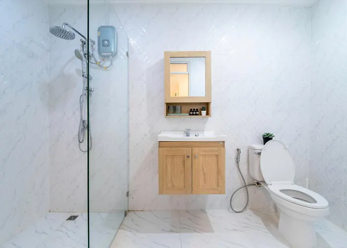Ren Asoke L 4 People 2 Bed L 5 Min Bts&mrt Sukhumvit 3*